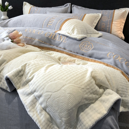 Ang Milk Velvet Bedding ay nagtatakda ng malambot na kagandahan
