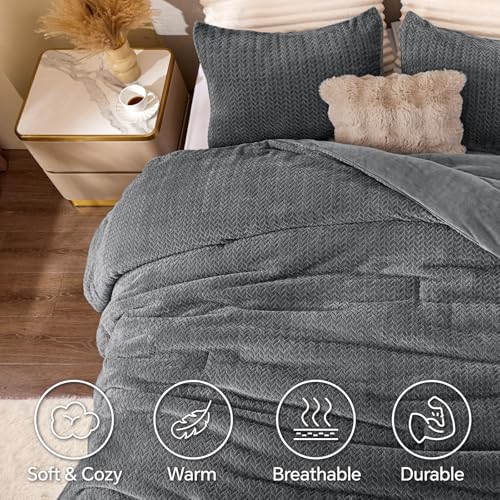Reversible Knitted Flannel at Velvet Comforter Set – 3D Leaf Texture 3-Piece Bedding Set