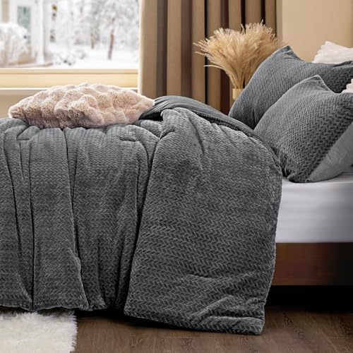 Reversible Knitted Flannel at Velvet Comforter Set – 3D Leaf Texture 3-Piece Bedding Set