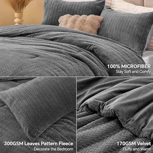 Reversible Knitted Flannel at Velvet Comforter Set – 3D Leaf Texture 3-Piece Bedding Set