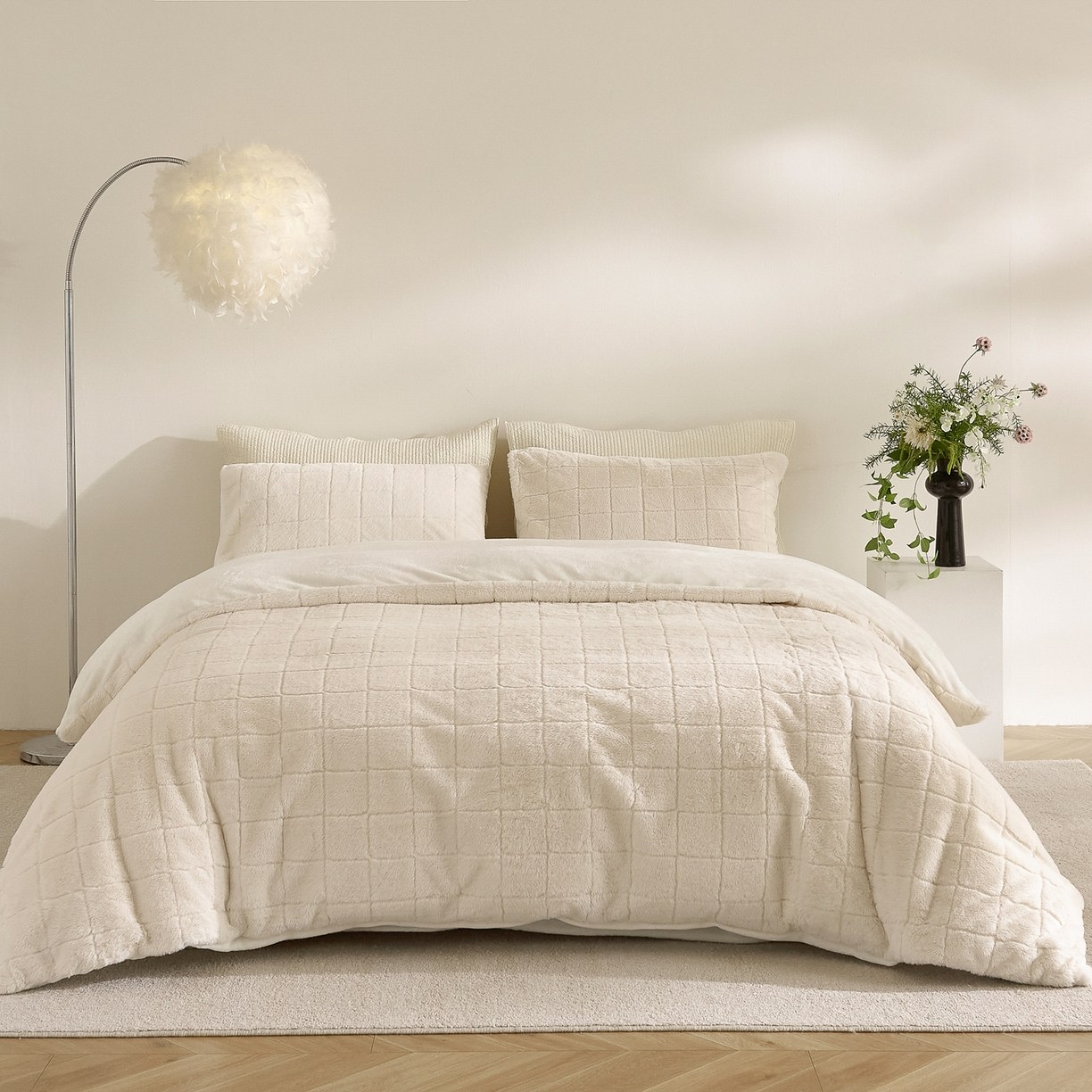 Checkered Faux Rabbit Fur at Milk Velvet Comforter Set – Soft Jacquard 3-Piece Bedding Set